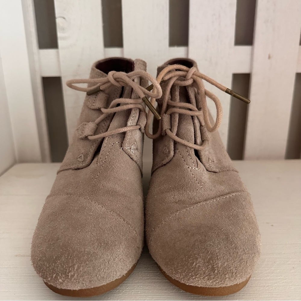 Toms Wedge Booties Women's Size 8 Suede Desert Leather Ankle Lace Up Taupe - Picture 2 of 15